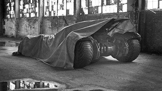 Batman V Superman Filminde Yer Alacak Batmobil'in Üzerindeki Örtü Açıldı!